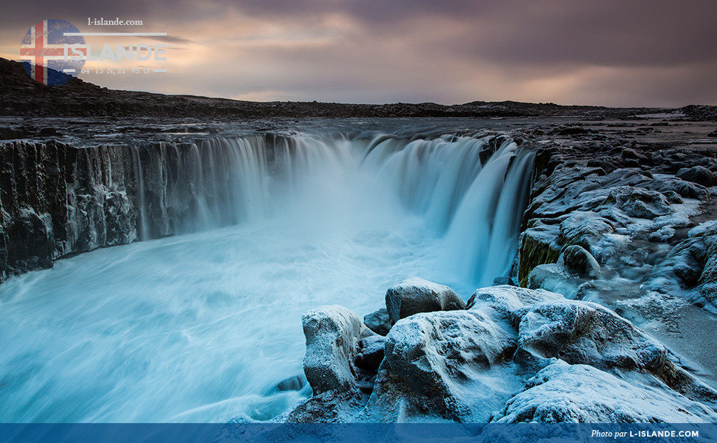 Chute d'eau de Selfoss dans le parc national de Vatnajokull