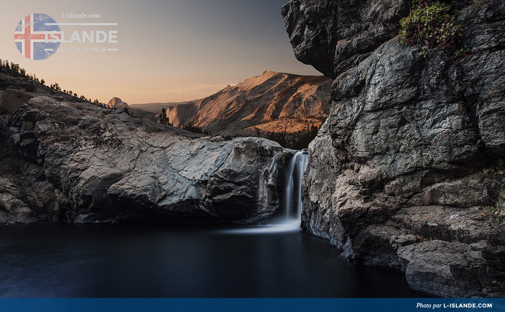 Lac dans les montagnes rocheuses