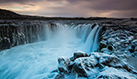 Chute d'eau de Selfoss dans le parc national de Vatnajokull