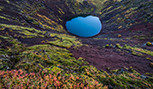 Kerid est un lac de cratère volcanique bleu